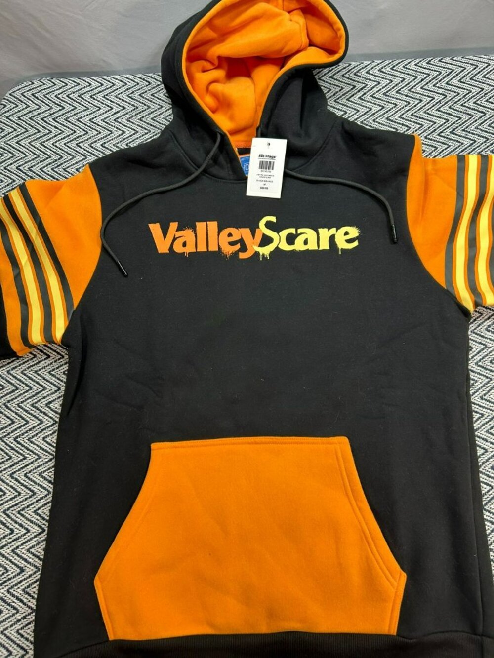 Six Flags Mens ValleyScare Halloween Hoodie Black & Orange Medium Cotton Blend N - Picture 2 of 5